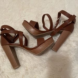 Brown chunky heel shoes